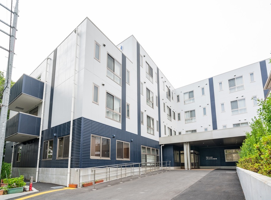 医療法人ひかり会／介護老人保健施設　ソワンルミエ槻の森