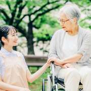 認知症対応型サービス事業開設者研修とは？対象者や受講資格、内容など詳しく解説！