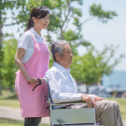 生活支援員が取れるおすすめの資格3選！キャリアアップ方法を紹介