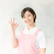 介護士と介護福祉士の違いは？資格・給料・仕事内容を比較