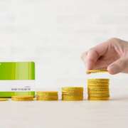 施設長の年収は高い！介護サービスごとの年収は？他の職種とも比較